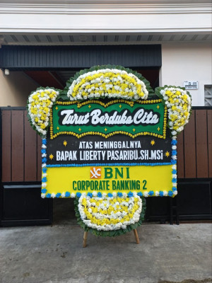 Papan Bunga Duka di Sanggar