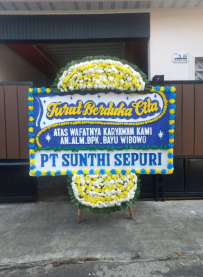 Papan Bunga Duka di Sanggar
