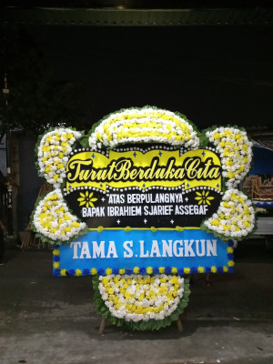Papan Bunga Duka di Sanggar