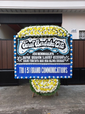 Papan Bunga Duka di Sanggar